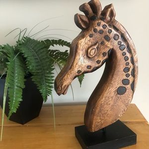 👛 (ANY 2/$20)HD DESIGNS “Safari” Carved Giraffe Head Mounted on Stand